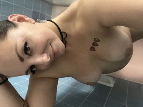 Beautiful Fat Booty MILF Cums in the Shower