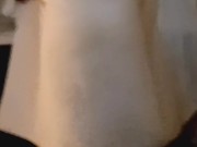 Un inconnu qui m'enregistre en train de me préparer pour la douche 💦