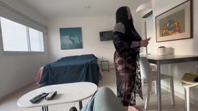 Mi vecino casado no tiene batería y se equivoca de enchufe y me sorprende con un anal
