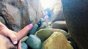 twink novinho levando rola de dois turistas na praia de nudismo em florianopolis
