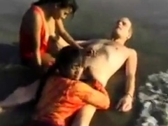 2 Indian girls with white guy in beach have fun blowjob..