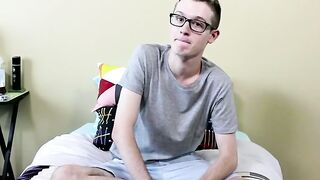 BLONDE TWUNK HUNTER REEDS MASSIVE DIK UNLEASHED  YOU WONT BELIEVE THE SIZE OF THIS GUYS COCK!