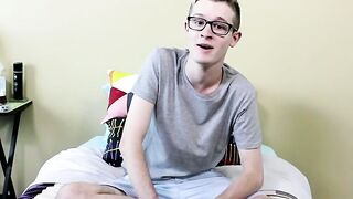 BLONDE TWUNK HUNTER REEDS MASSIVE DIK UNLEASHED  YOU WONT BELIEVE THE SIZE OF THIS GUYS COCK!