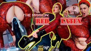 男はラテックスを着たロシアの売春婦の尻を熱い精液で満たすまで叩く