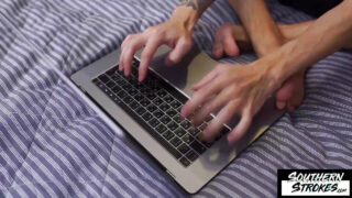 Video hardcore fetish del tatuato Christian Hermes che si masturba