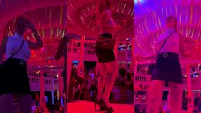 4eme jour a ibiza comme je dansais seule sur ce podium, plusieurs mecs me ...