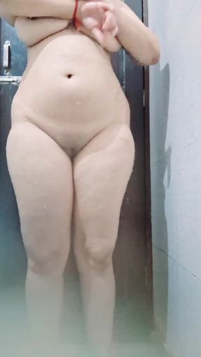 Indian desi cousin caught while bathing, hot indian girl   Clip 3
