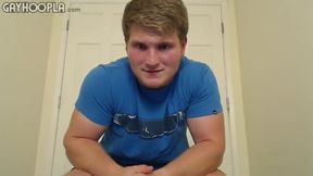 Amateur dude with a chubby body jerking off furiously in HD