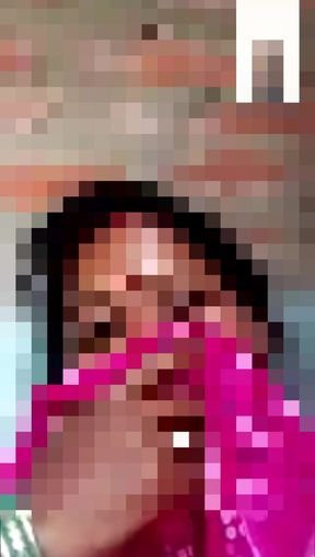 Desi Bhabhi Showed Her Gand and Choot on Video Call