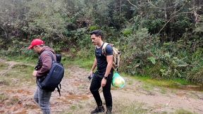 duas hora de viagem, ponte destruida, trilha errada, perrengue no mato e foda com farda.