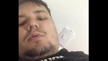 Gordinho tesudo querendo pica