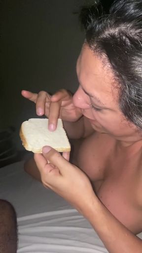 Fucking and Giving Cum to My Bitch to Eat with Bread