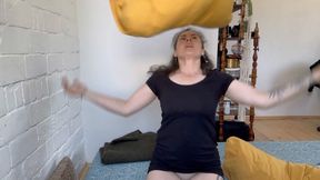 boom on head make her eyes crossed aV