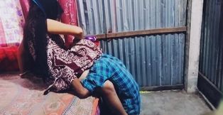 Lusty Bhabi Seduces Hot Dude By Toying Herself And Exposing Her Tits For her devar To See.