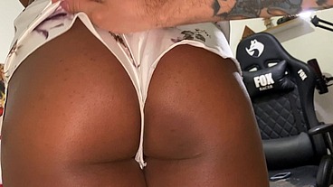 Meu enteado tão pequeno não aguentou quando eu vi eu de pijama socado na minha bunda