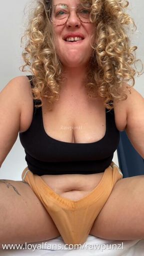 Mommy got a bigger cock than you 😈