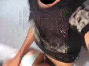 Spiderman aprende a usar sus superpoderes con una ama de casa Miles Morales tirando telaraña