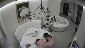 高價購入偷拍【酒店攝像頭】絕版經典，虎台未留出影像眼鏡小伙大戰黑絲女朋友