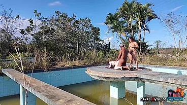 SENTANDO NO PAU GROSSO E GEMENDO MUITO EM UM LUGAR ABANDONADO - EM CIMA DO TORBOGÃ - MARCIO BAIANO OFFICIAL E LORRANY EXOTICA