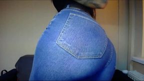 Roselina Kiss Looks Gorgeous in Tight Jeans