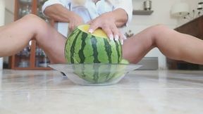 Elizabeth loves eating watermelons MOv