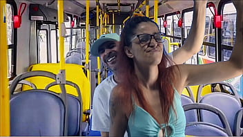 Jovem estudante encoxada e fodida no &ocirc_nibus em p&uacute_blico!