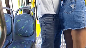 Jovem estudante encoxada e fodida no &ocirc_nibus em p&uacute_blico!