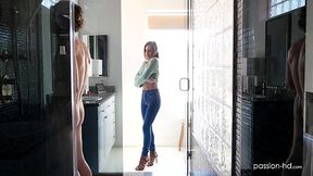 Flirty teen seduces to fuck her holes in shower