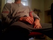 Papà Beccato A Masturbarsi Con Un Film Porno