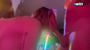 Blonde Deepthroats A Juicy Dick