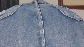 Farts in my short jeans and my ass clapping and twerking feel these delicious farts and so enclosed in my jeans