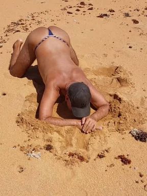 Ladysilva de bikini na praia que bunda gostosa