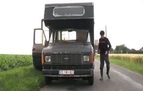 prise en stop je me fais mettre dans le van