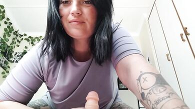 Amateur POV bf lets me fuck his milf gf while she moans