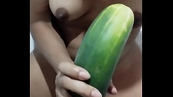 Ser&aacute_ que aguentei um pepino deste tamanho e grossura?