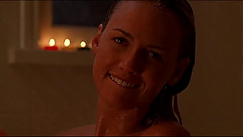 Tania Saulnier: Sexy Shower Girl - Smallville (Spanish)