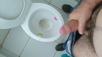 Roludo exibe em banheiro do metr&ocirc_
