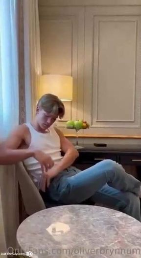 Homo Gang: Oliver and his buddy