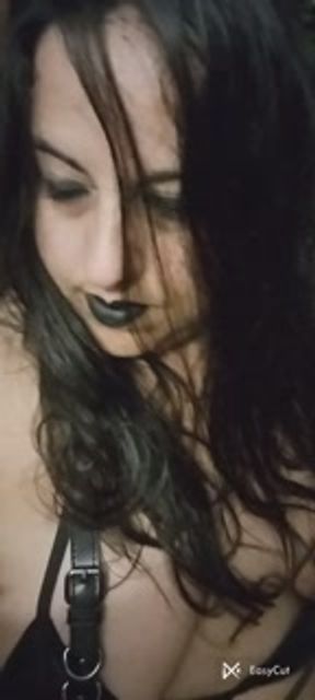 Gothic mode smoking and playing