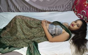 Desi Indian Bhabhi in Saree XXX Videos Fucking Hard by Boyfriend
