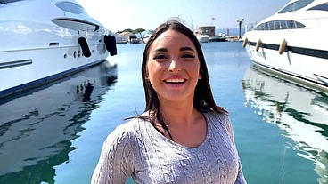 Sarah, 21 ans, hôtesse à Saint Tropez