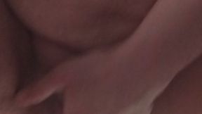 viens me voir sous me caresser sous ma douche