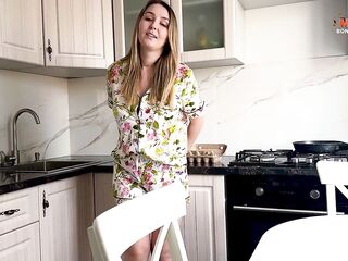 I came to visit my father and banged my sexy stepmom without any problems