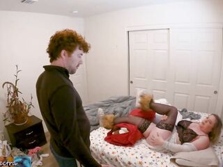 Stepmom's back hurt but that babe's also lascivious