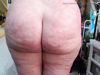 1014 Older Curvy Girl in an Butt Flexing and bouncing clip