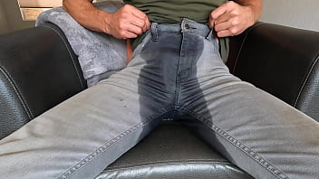 40 Minutes of pissing in an AirBnb