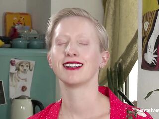Ersties - Kinky Veronica B steht auf Latex und S&M