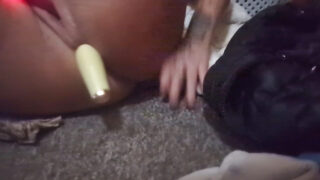 Maman pute se le fait bien pénétrer dans le cul