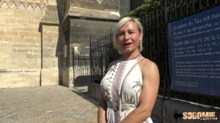 Tizio che scopa il culo di una MILF francese troia