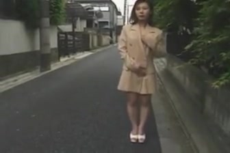 Japonaise soumise exhibee en public putain maritale